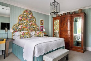 Frette Italian sheets, premium bedding, minibar, in-room safe - Number Sixteen Hotel, Firmdale Hotels (London)