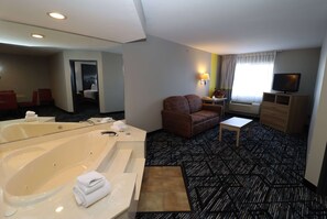 Suíte, 1 cama King, para não fumantes (1 Bedroom) | Cofres nos quartos, escrivaninha, espaço de trabalho para notebook