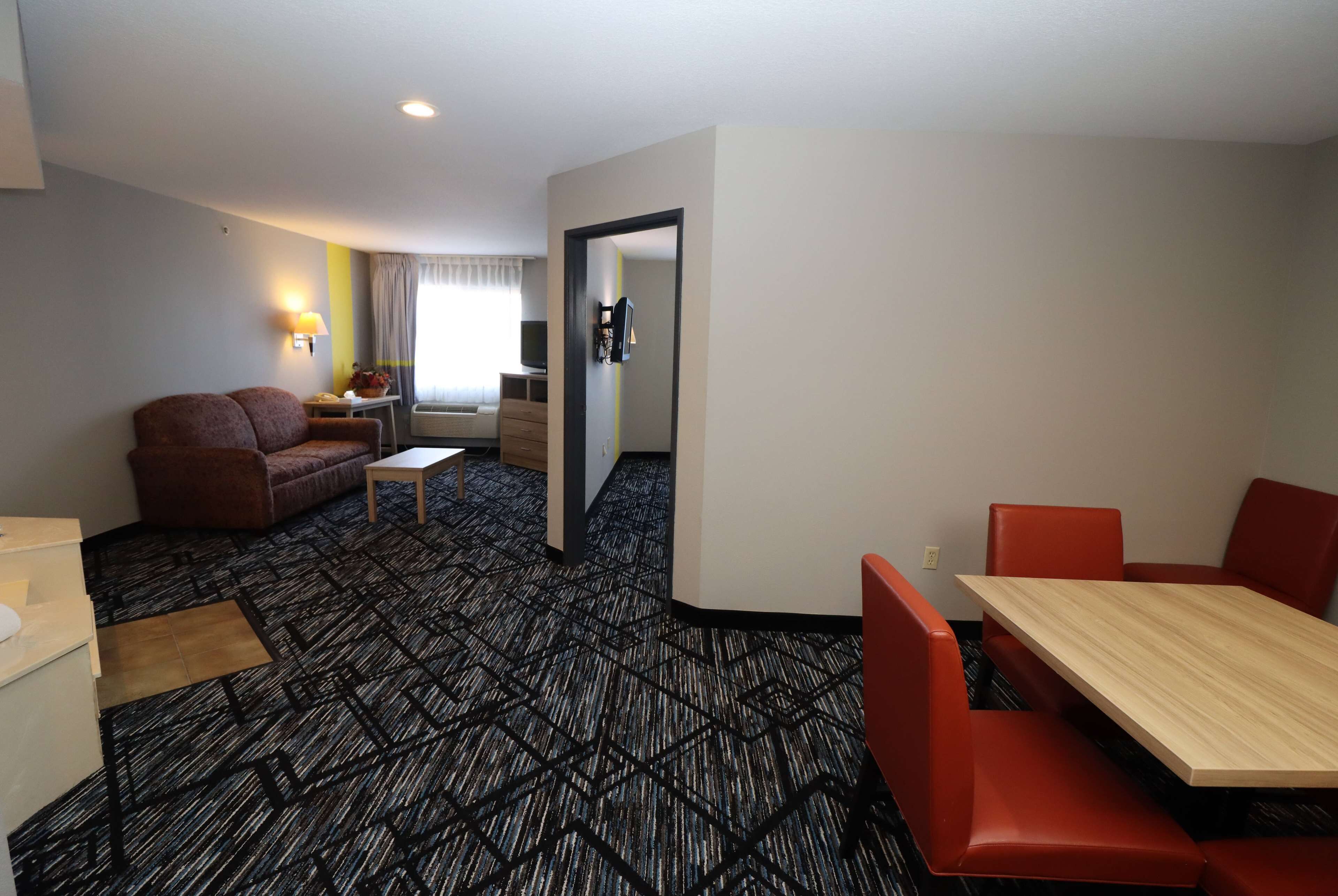 Svit - 1 kingsize-säng - icke-rökare (1 Bedroom) | Värdeförvaringsskåp på rummet, skrivbord och arbetsyta för laptop