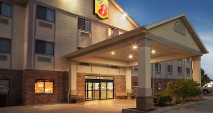Super 8 by Wyndham Perryville