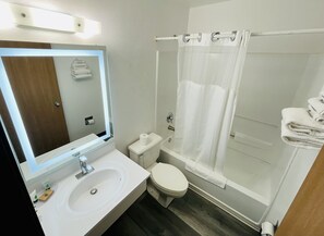 Vòi sen/bồn tắm kết hợp, đồ dùng nhà tắm miễn phí, máy sấy tóc 