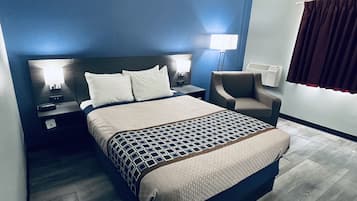 One Queen Bed, Non-Smoking | Room amenity