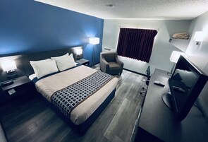 One Queen Bed, Non-Smoking | Blackout drapes, soundproofing, iron/ironing board, free WiFi