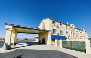 Property entrance - Americas Choice Inn And Suites (Gila Bend)