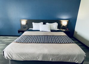 Chambre présidentielle, 1 très grand lit et 1 canapé-lit | Rideaux d’obscurcissement, système d’insonorisation