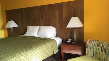Meja kerja, setrika/meja setrika, dan tempat tidur lipat/tambahan