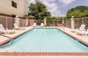 Outdoor pool - Super 8 by Wyndham Duson Lafayette West Area (Duson)