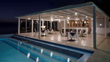 Outdoor pool, sun loungers