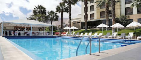 Außenpool, Liegestühle