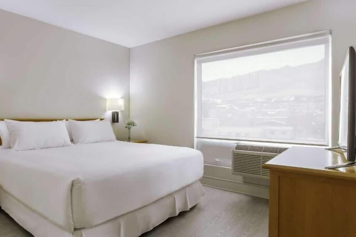 Minibar, in-room safe, desk, blackout curtains