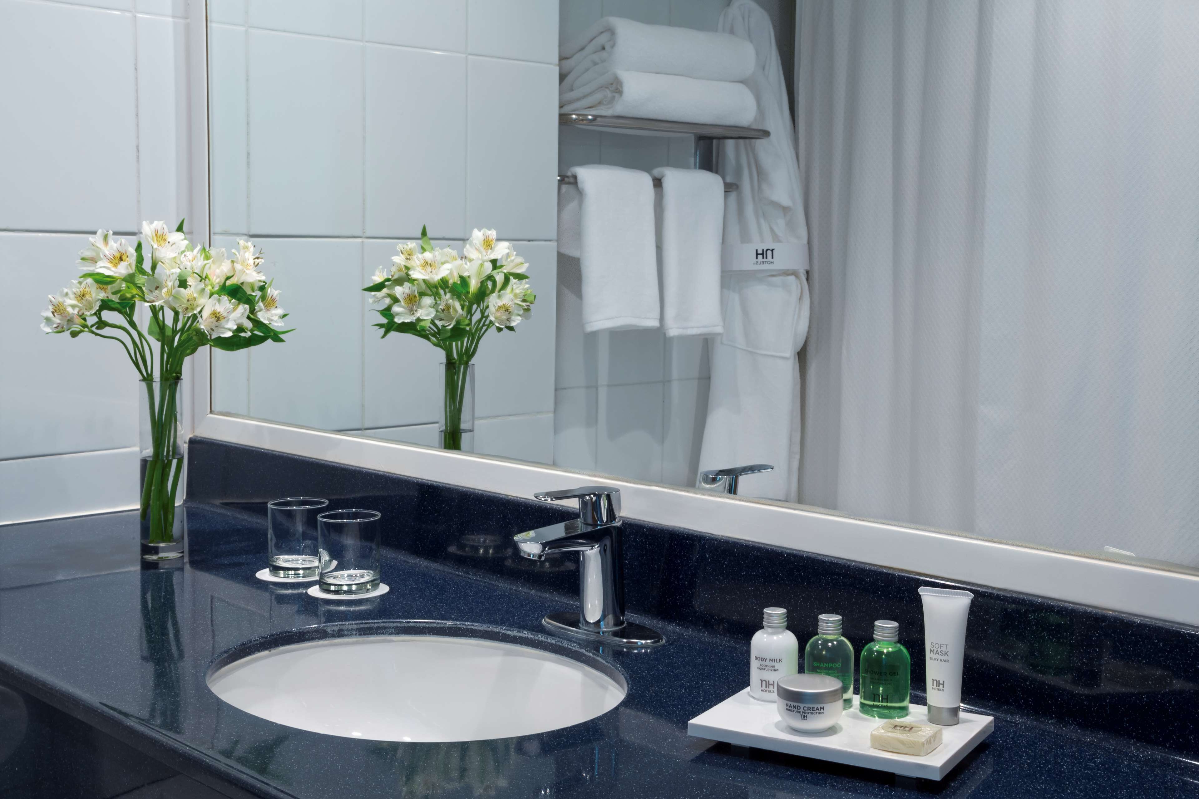 combined shower/bathtub, deep-soaking bathtub, rainfall showerhead