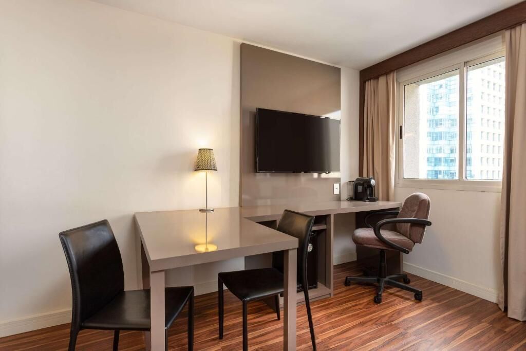 business room, 1 queen bed | 1 bedroom, minibar, in-room safe, desk