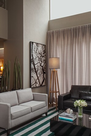 Sala de estar en el lobby