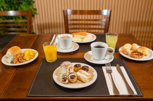 Free daily buffet breakfast 