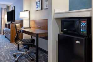 Chambre, 1 très grand lit, non-fumeur | Coffre-fort, bureau, fer et planche à repasser, accès au Wi-Fi (inclus)