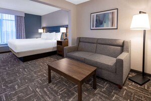 Cofres nos quartos, escrivaninha, ferros/tábuas de passar roupa