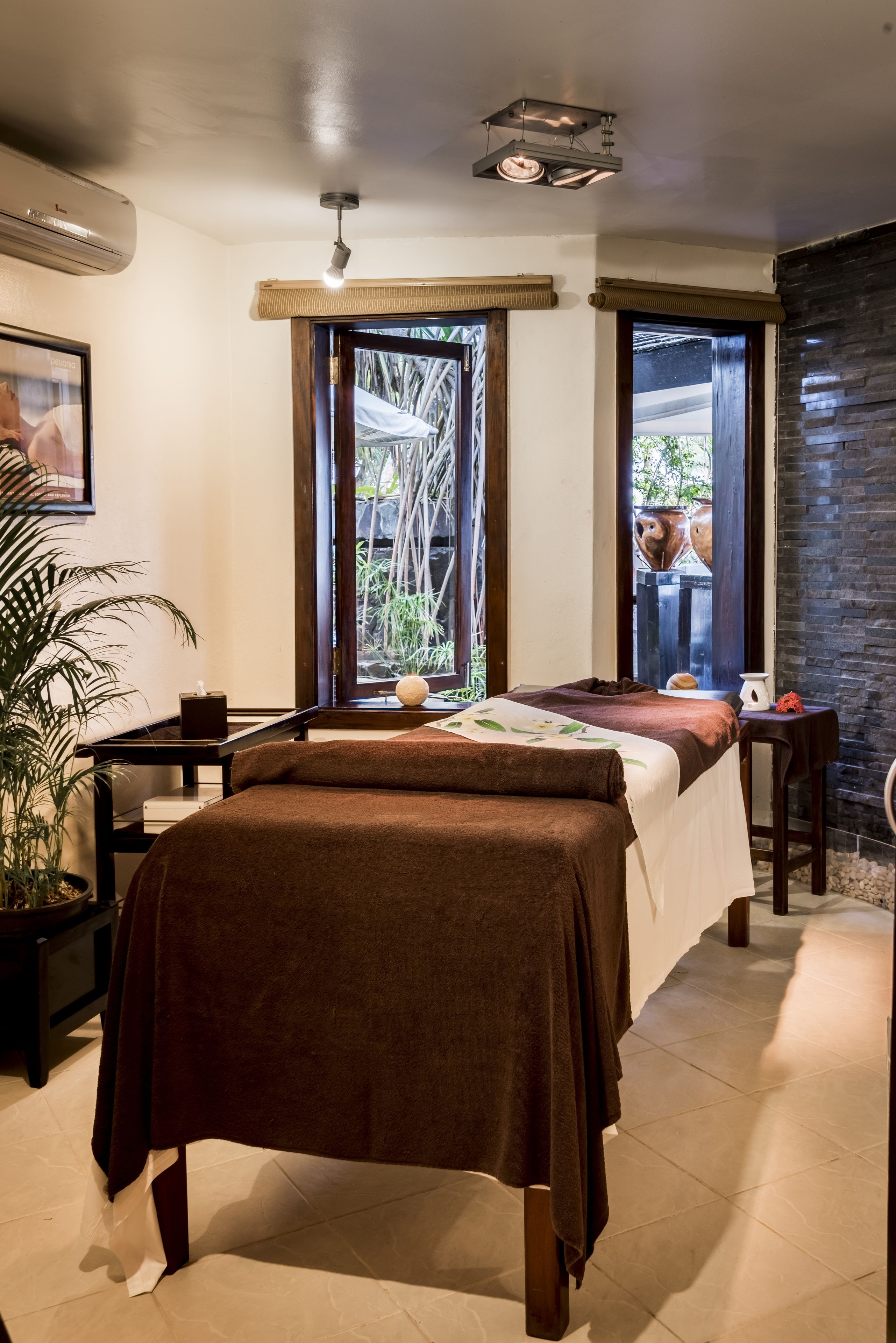 couples treatment room(s), sauna, hot tub, body treatments, aromatherapy