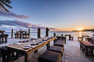 5 间餐厅，供应早餐、午餐和晚餐，日本菜
