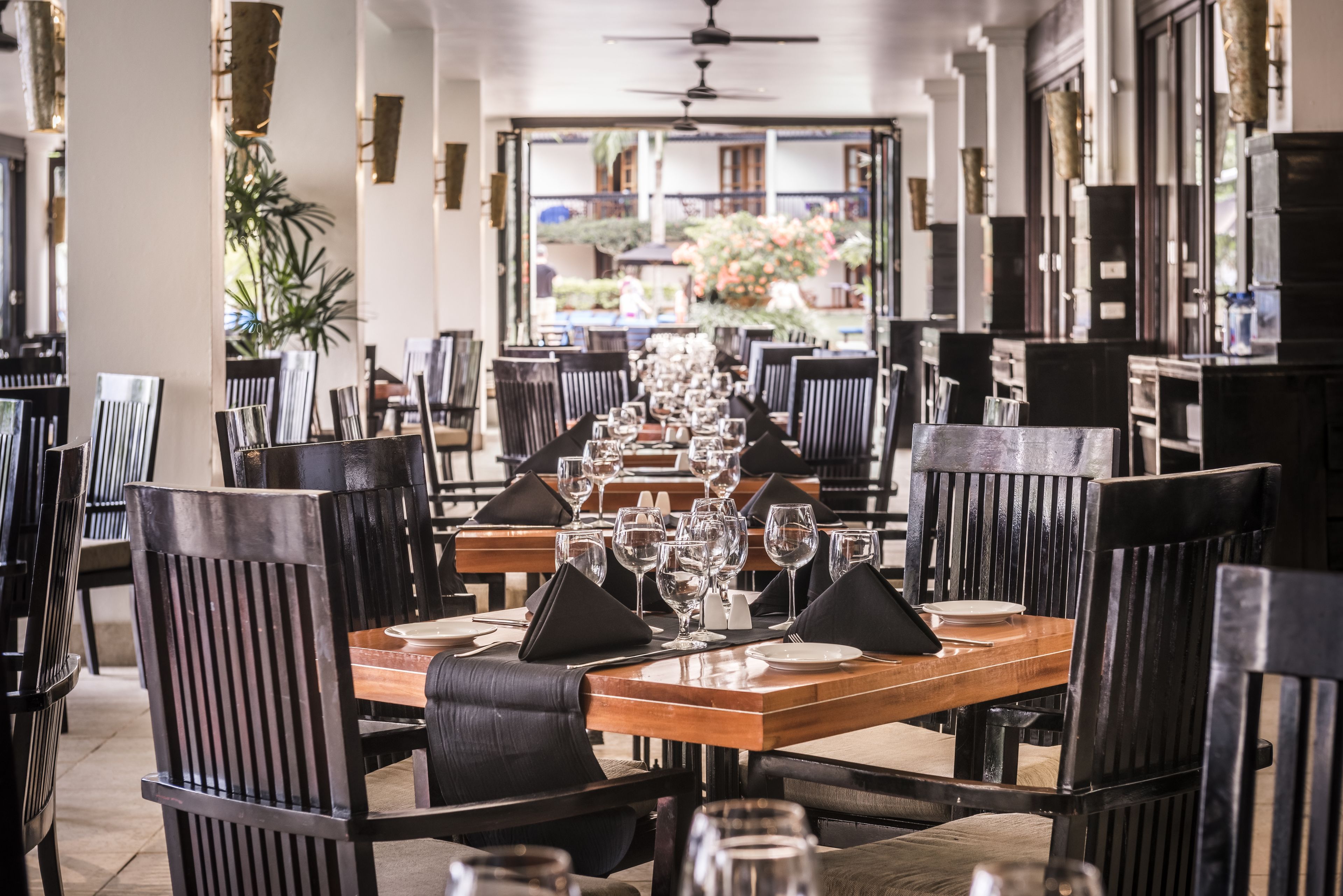 朝食 (ビュッフェ)、毎日提 供 (無料)