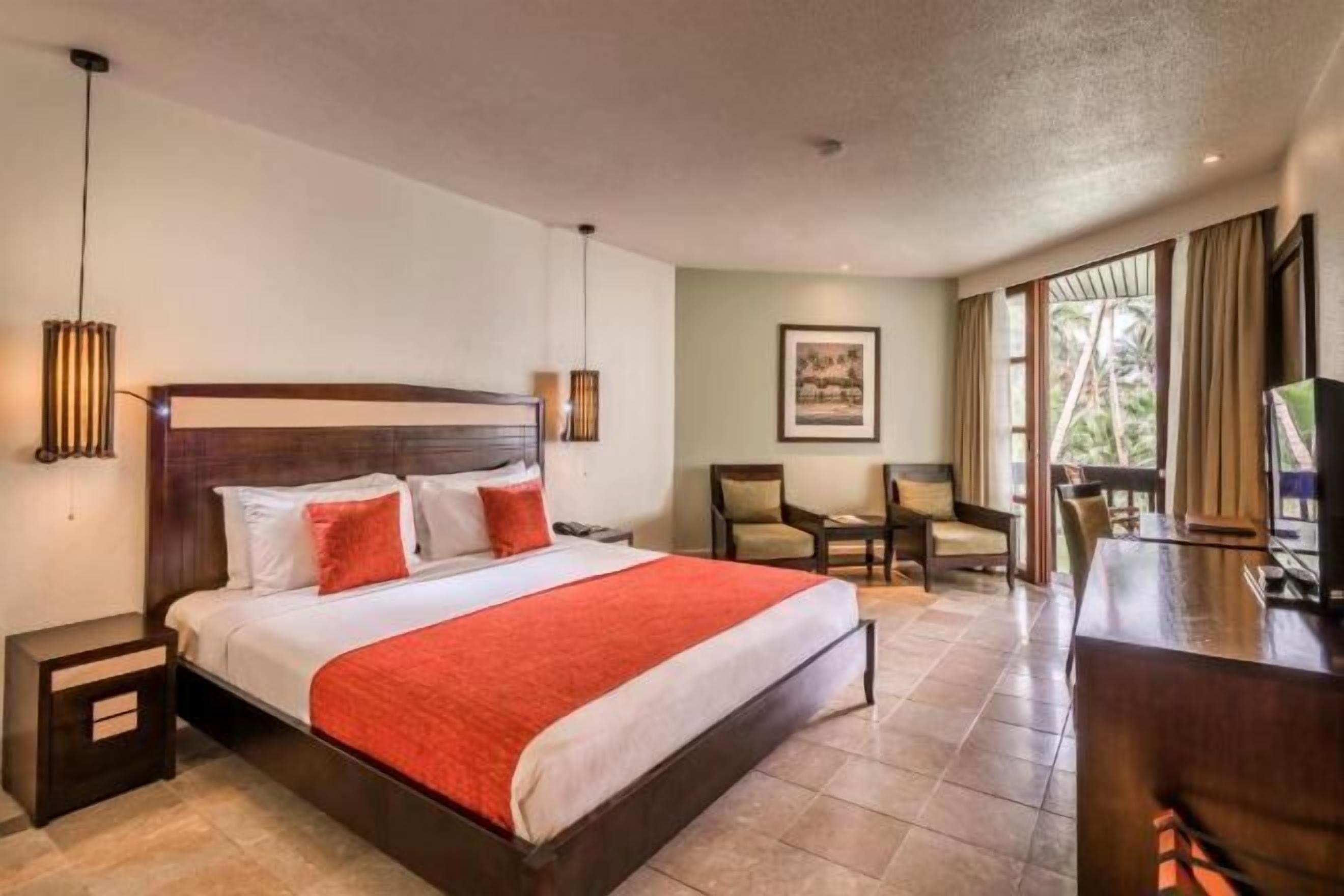 Minibar, in-room safe, desk, blackout drapes