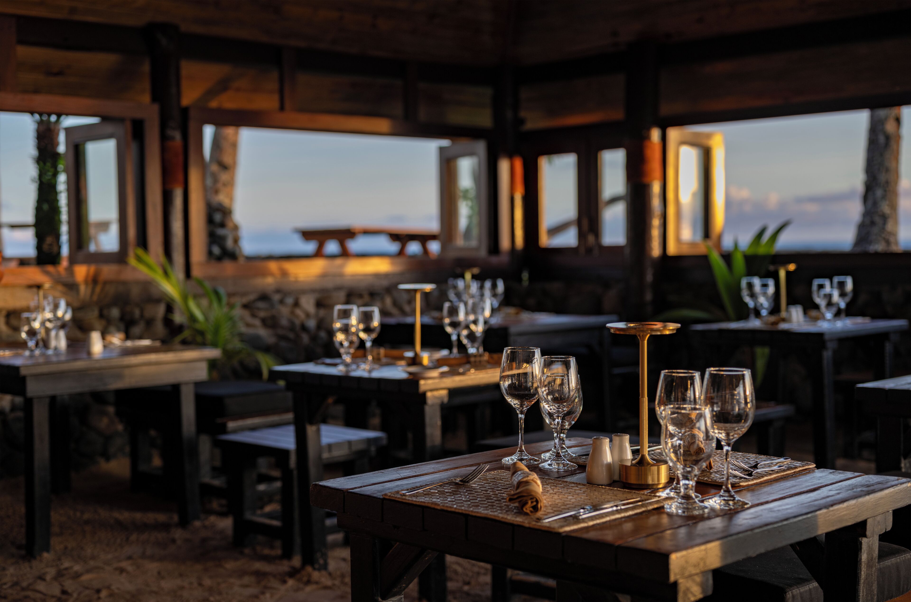 5 restaurants; breakfast, lunch, and dinner served