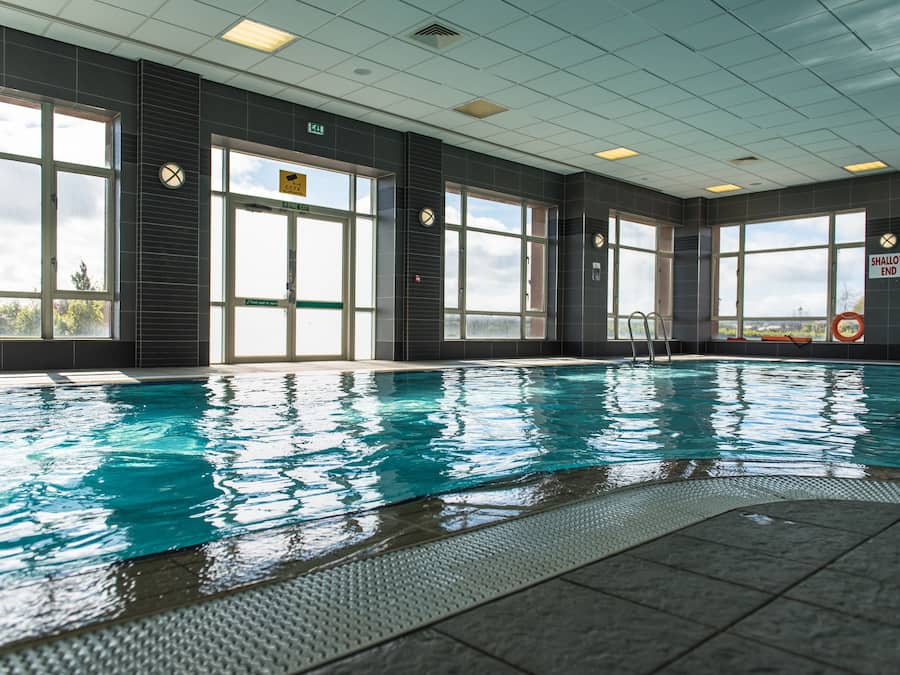 Indoor pool, pool loungers