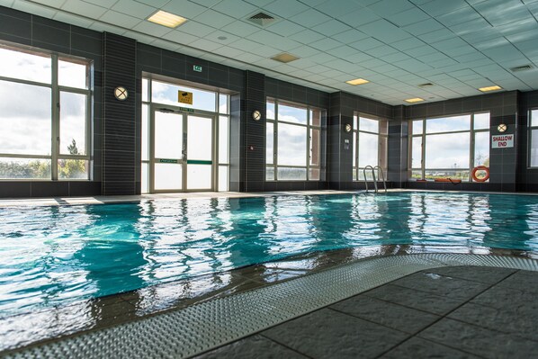 Indoor pool, sun loungers