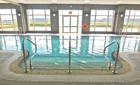 Indoor pool, pool loungers
