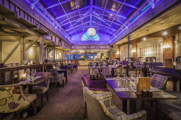 Breakfast, lunch, dinner served; British cuisine  - The Admiral Rodney Hotel, Horncastle, Lincolnshire (Horncastle)