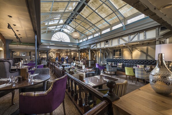 Daily cooked-to-order breakfast (GBP 13.00 per person)