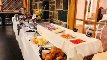 Daily full breakfast for a fee