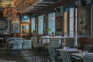 Breakfast, lunch and brunch served - Best Western Moores Central Hotel (St. Peter Port)