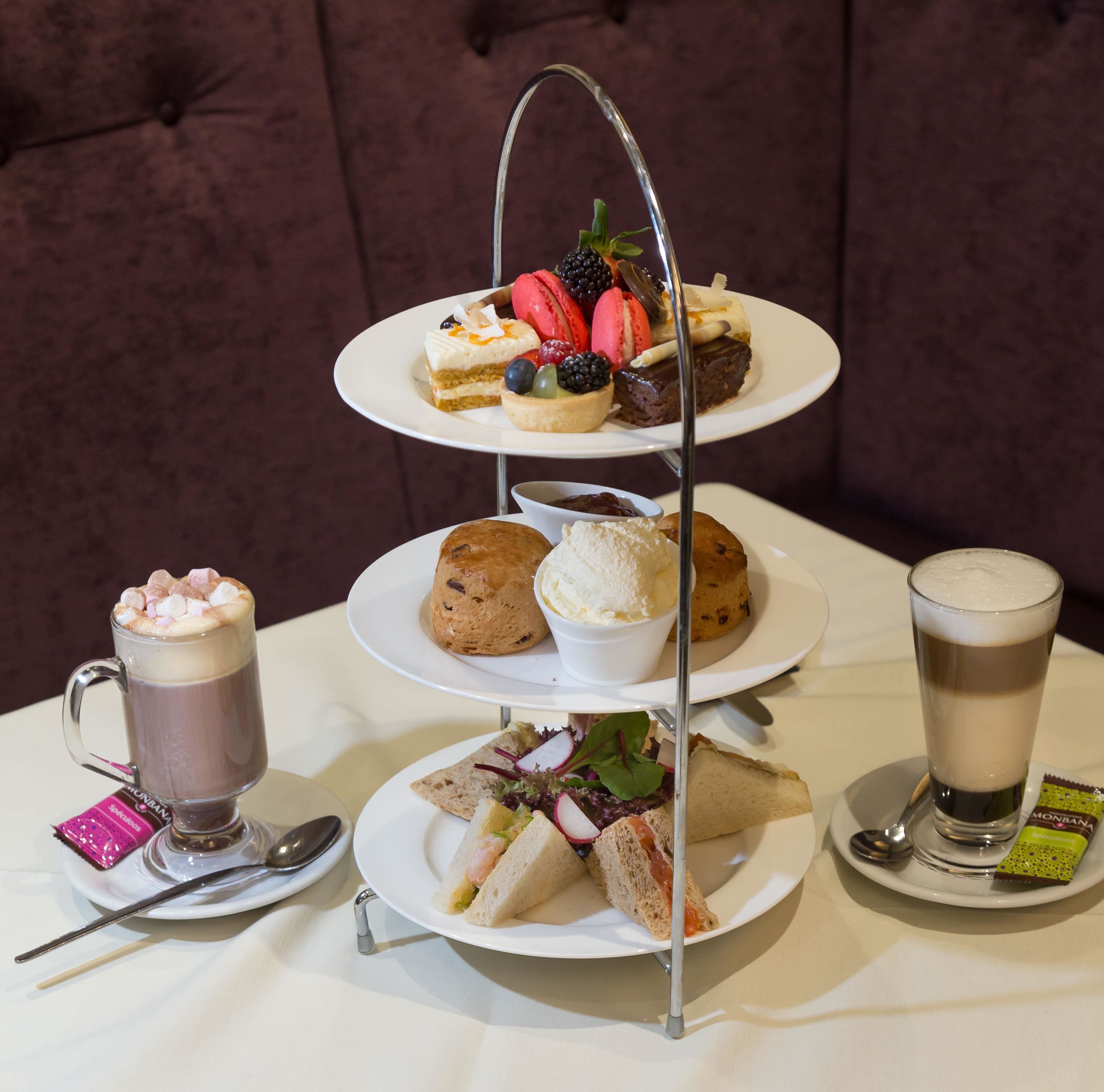 breakfast, lunch, brunch served; international cuisine