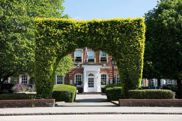 Property entrance - Kings Hotel (High Wycombe)