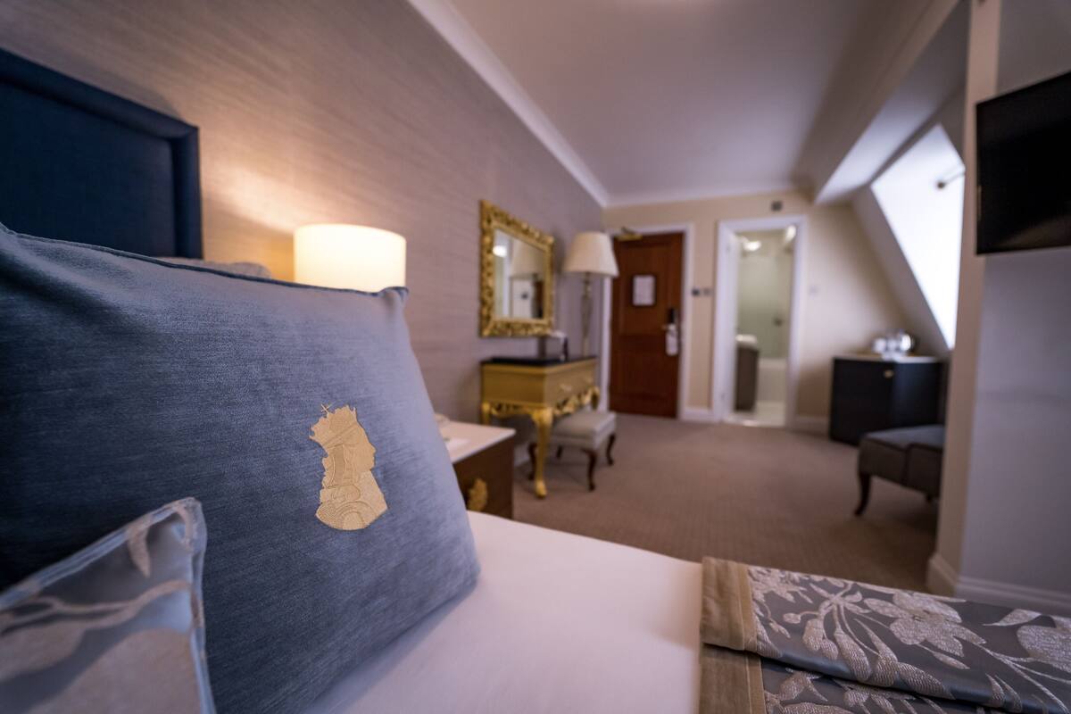 Executive Room | Individually decorated, individually furnished, desk, laptop workspace