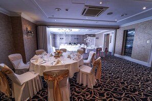 زفاف داخل الفندق