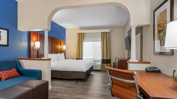 Svit - 1 kingsize-säng med bäddsoffa - tillgänglighetsanpassat - icke-rökare | Värdeförvaringsskåp på rummet, skrivbord och arbetsyta för laptop