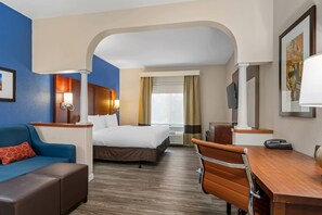 Svit - 1 kingsize-säng med bäddsoffa - tillgänglighetsanpassat - icke-rökare | Värdeförvaringsskåp på rummet, skrivbord och arbetsyta för laptop