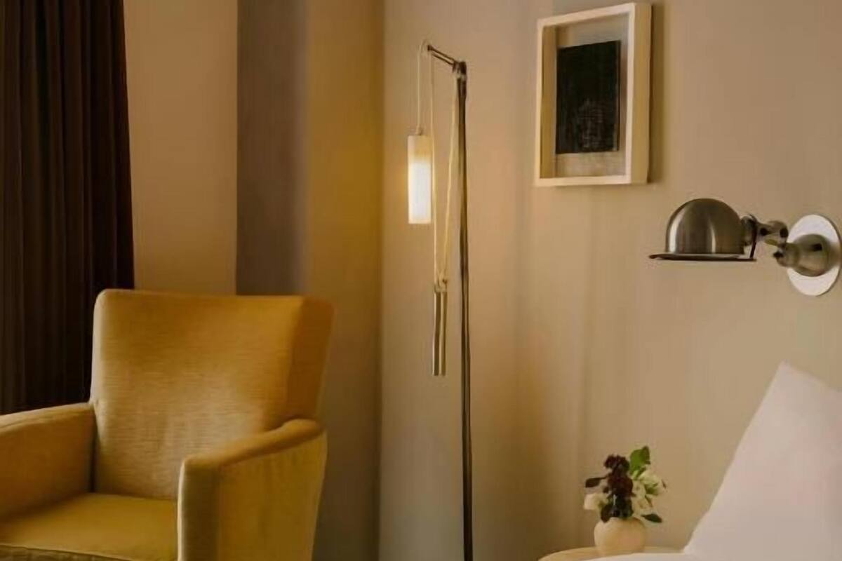 Room, 1 Queen Bed, Roll-in Shower | Individually furnished, laptop workspace, iron/ironing board, free WiFi