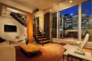 Suite Premium, 1 très grand lit et 1 canapé-lit, vue ville | Ameublement personnalisé, espace de travail pour ordinateur portable