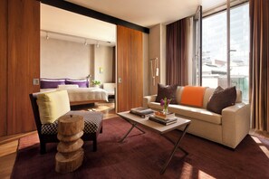 Suite Studio | Ameublement personnalisé, espace de travail pour ordinateur portable