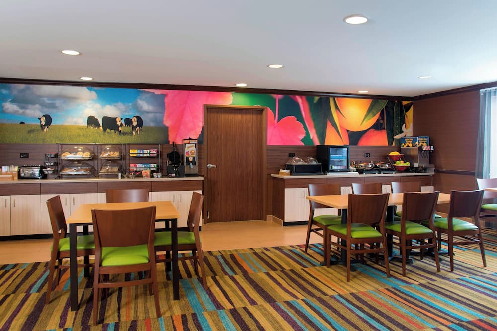 Fairfield Inn and Suites By Marriott St Charles