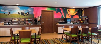 Fairfield Inn and Suites By Marriott St Charles