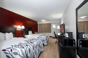 Habitación Deluxe, 2 camas de matrimonio, no fumadores | Escritorio, cortinas opacas, tabla de planchar con plancha y wifi gratis