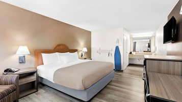 1 King Bed, (Accessible), Non Smoking | Premium bedding, pillowtop beds, desk, blackout drapes