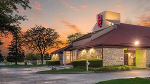A hotel with a stone facade, a red roof, and a sign that reads 'Red Roof Inn.' - Red Roof Inn Columbus - Grove City (Grove City)