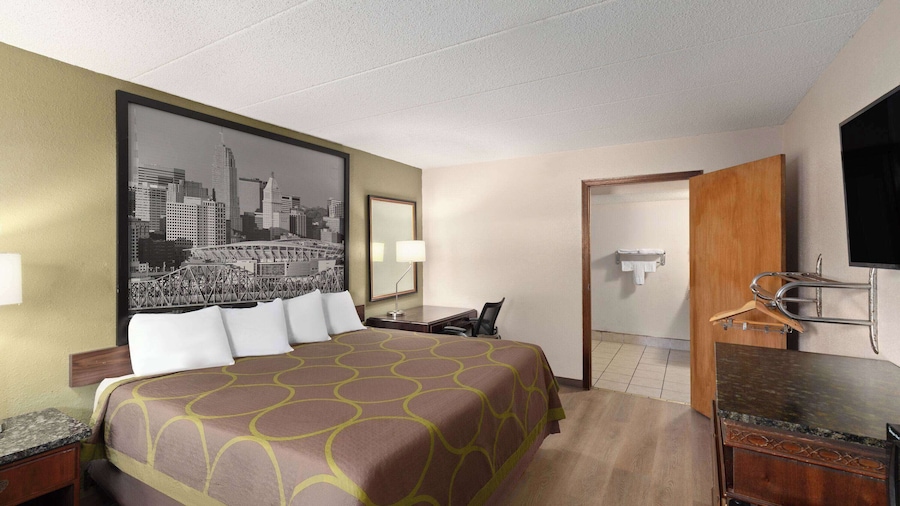 Super 8 by Wyndham Fort Mitchell Cincinnati Area
