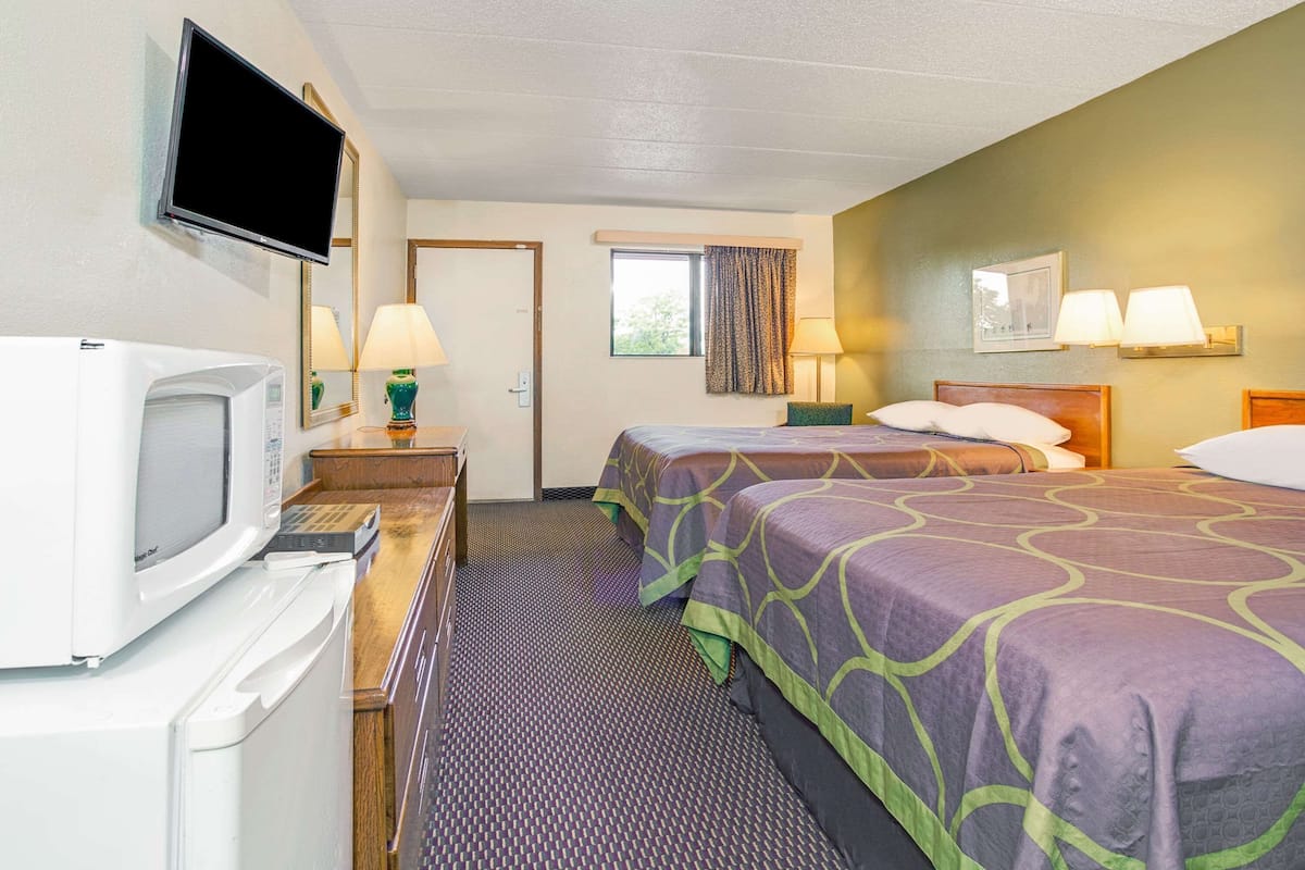 Tabla de planchar con plancha, cunas, camas extra y wifi gratis