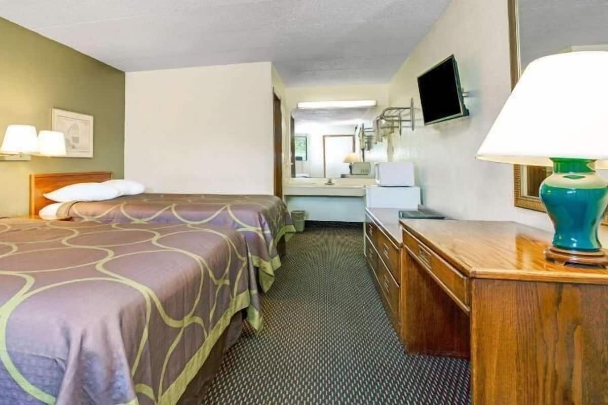 Tabla de planchar con plancha, cunas, camas extra y wifi gratis