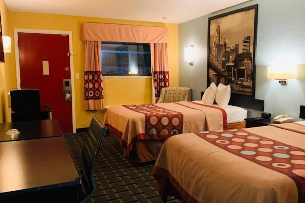 Desk, laptop workspace, iron/ironing board, free WiFi